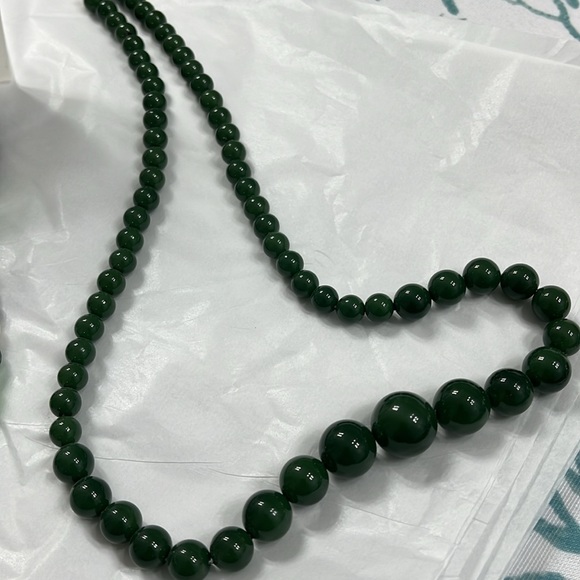 My Green Period:Two Well-Balanced Strands of Vintage Beads - Picture 5 of 12